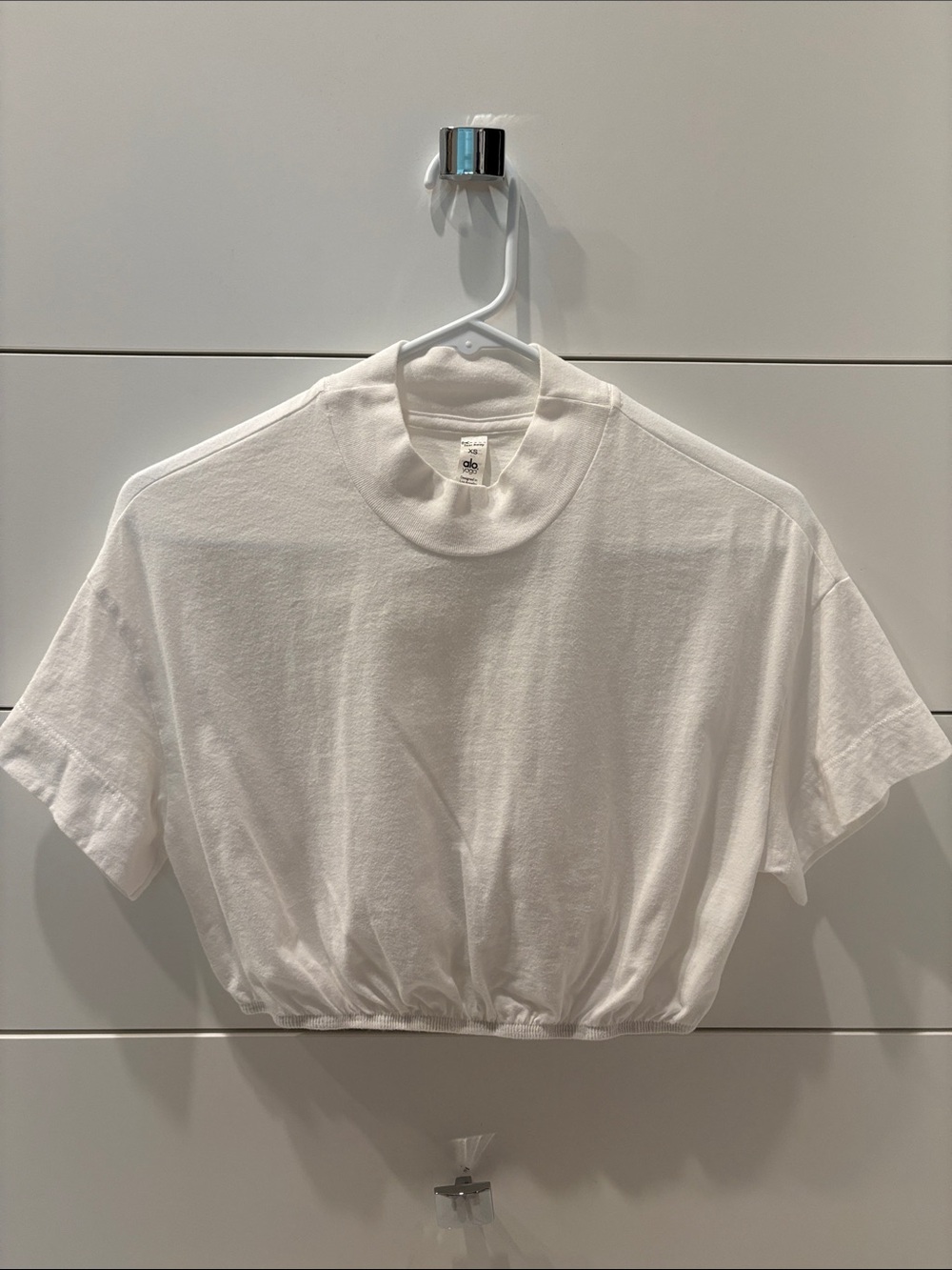 ALO Yoga White Cropped Elastic-Hem Tee